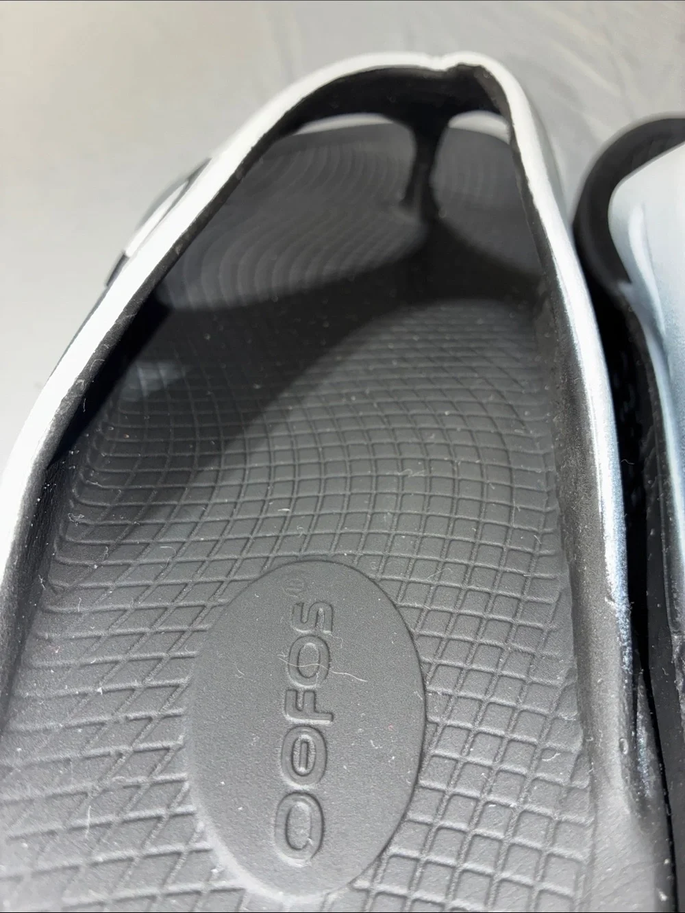 Men’s OOFOs OOriginal Sport Recovery Flip Flop Sandals (Black/White)